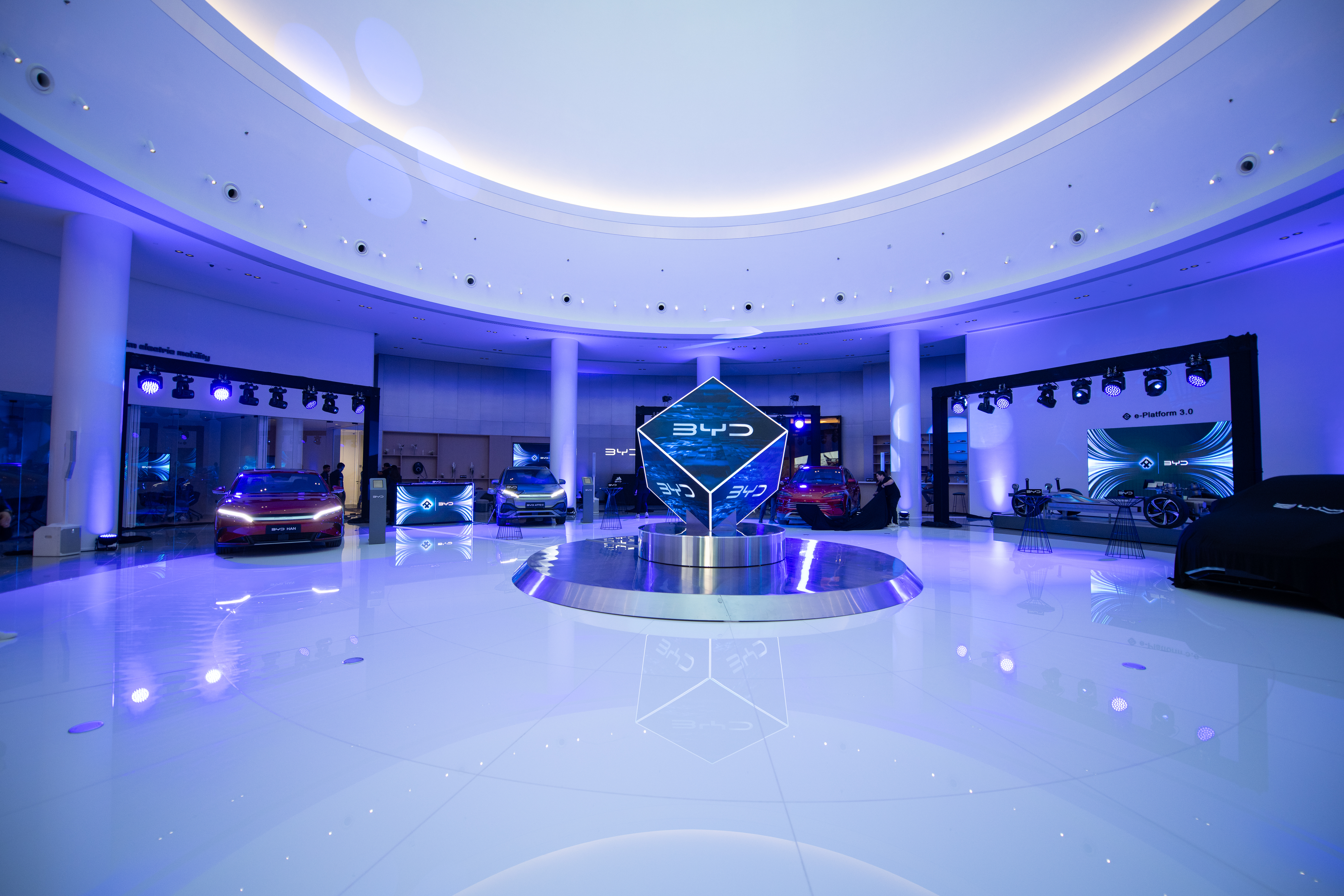 AG亚娱 unveils flagship showroom in UAE